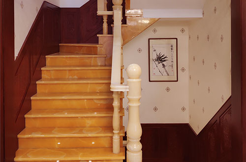 崇明中式别墅室内汉白玉石楼梯的定制安装装饰效果